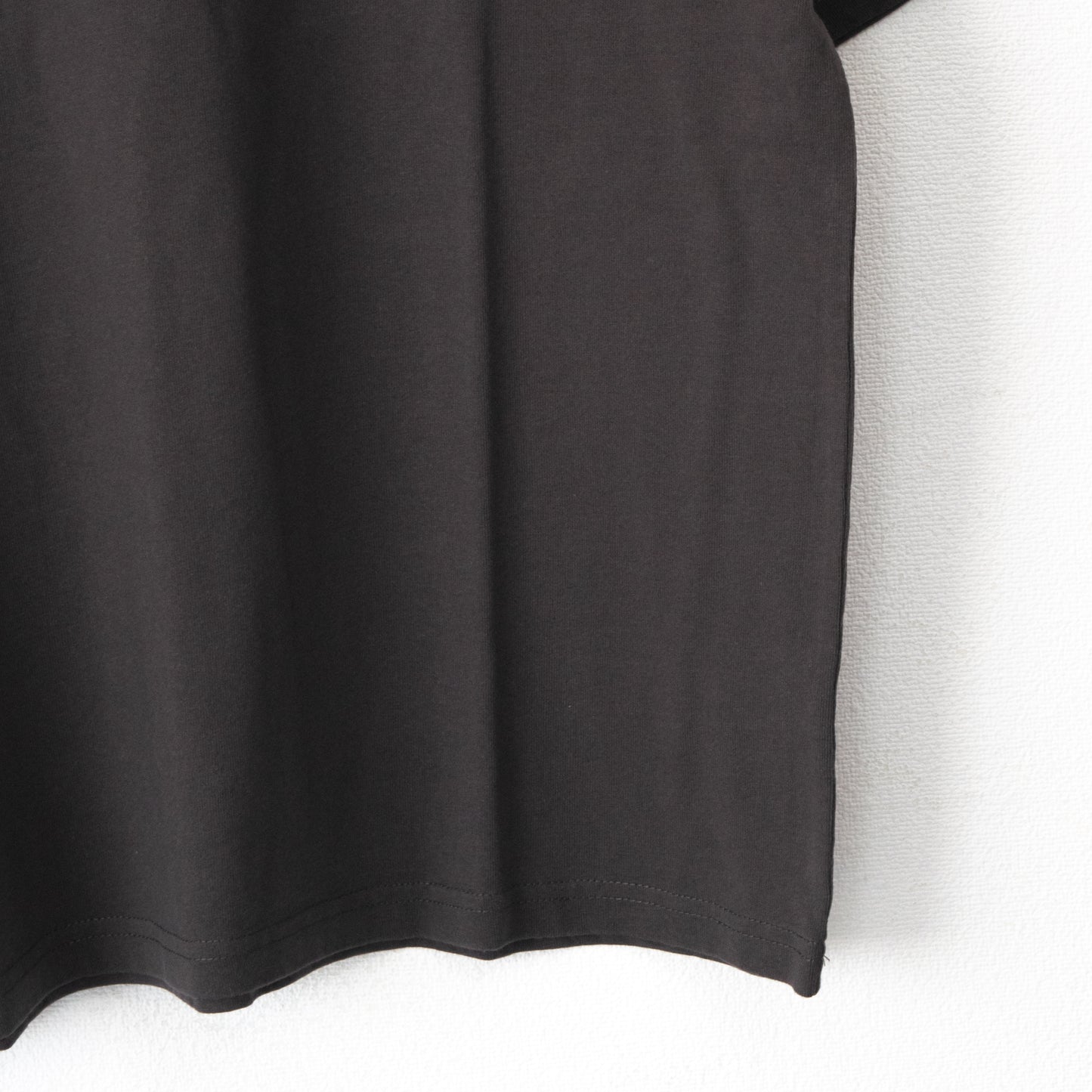 POST Going＆coming プリント Tシャツ CHARCOAL