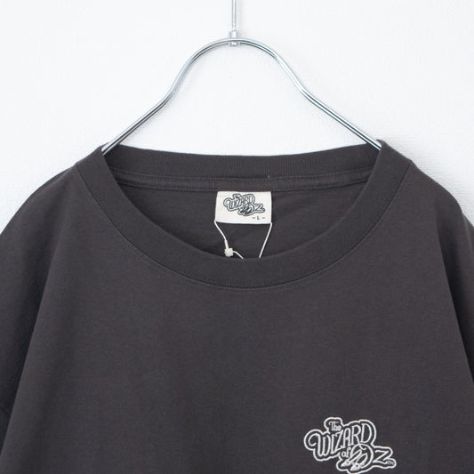 オズの魔法使 バック プリント Tシャツ CHARCOAL