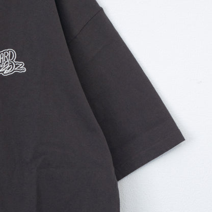 オズの魔法使 バック プリント Tシャツ CHARCOAL