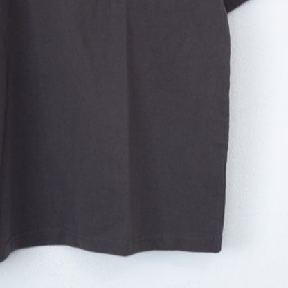 オズの魔法使 バック プリント Tシャツ CHARCOAL