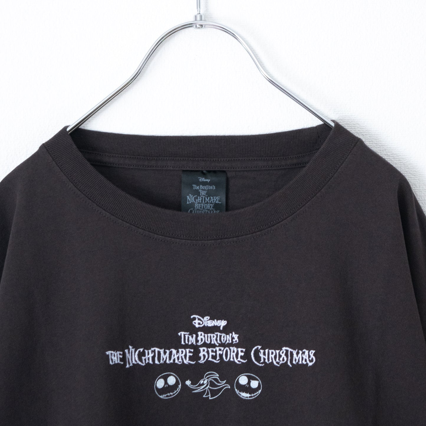 ナイトメアー・ビフォア・クリスマス Multi Illust Tシャツ CHARCOAL