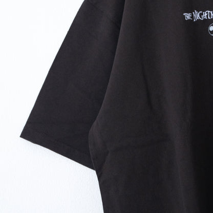 ナイトメアー・ビフォア・クリスマス Multi Illust Tシャツ CHARCOAL