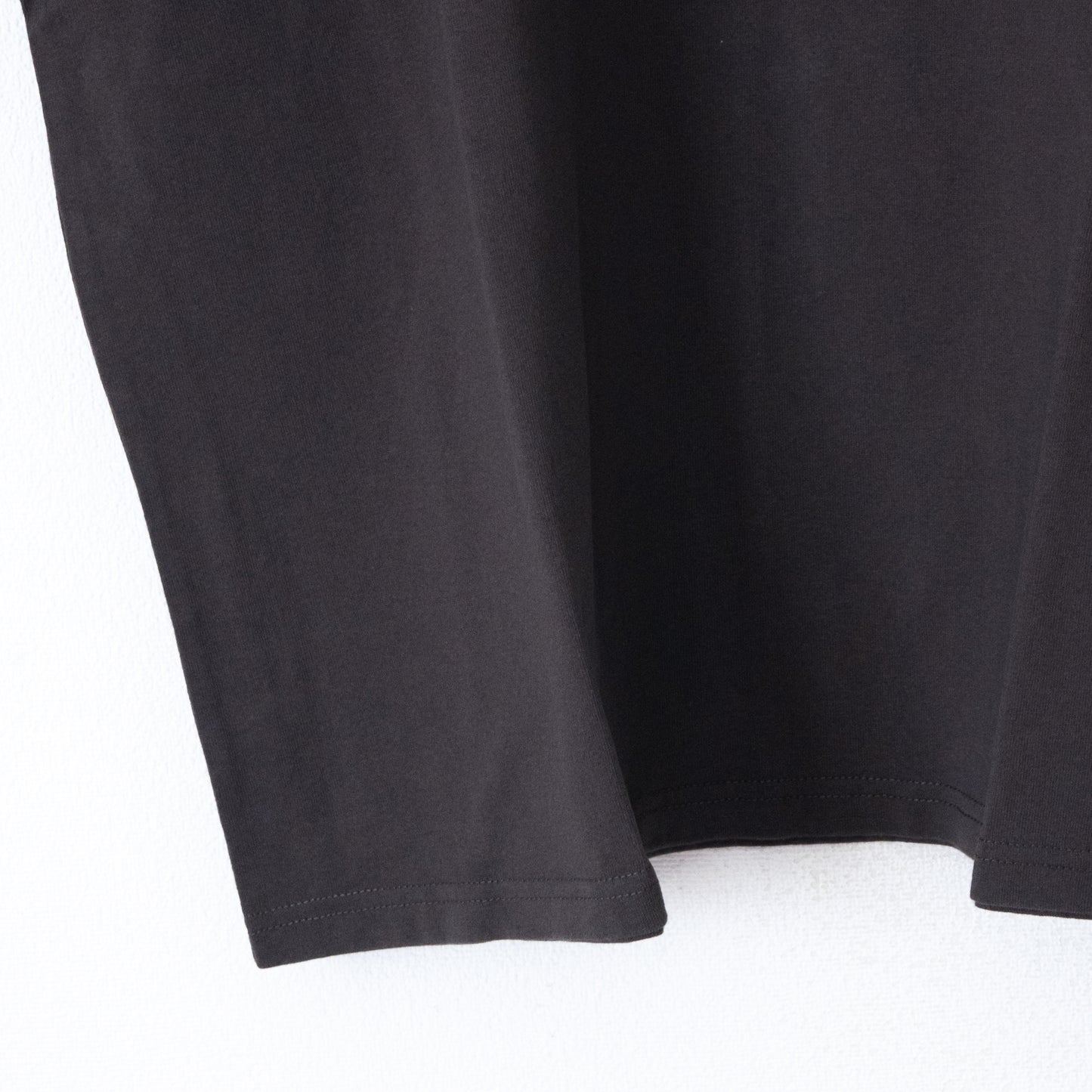 ナイトメアー・ビフォア・クリスマス Multi Illust Tシャツ CHARCOAL