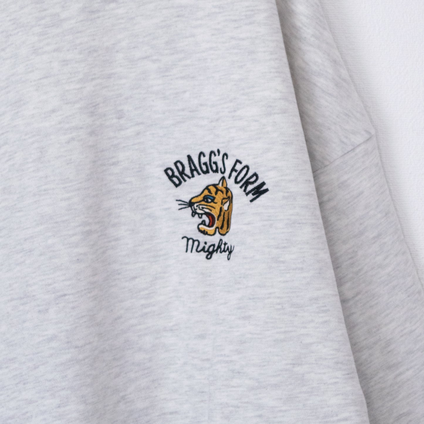POWER TO THE PEOPLE TIGER Embroidered Sweatshirt in Kinari White