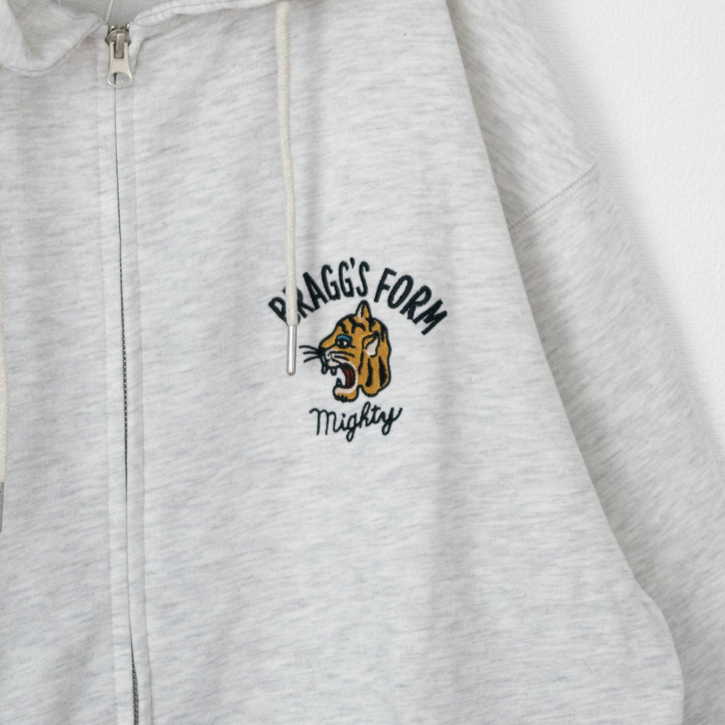 POWER TO THE PEOPLE TIGER ZIP hoodie in KINARI WHITE