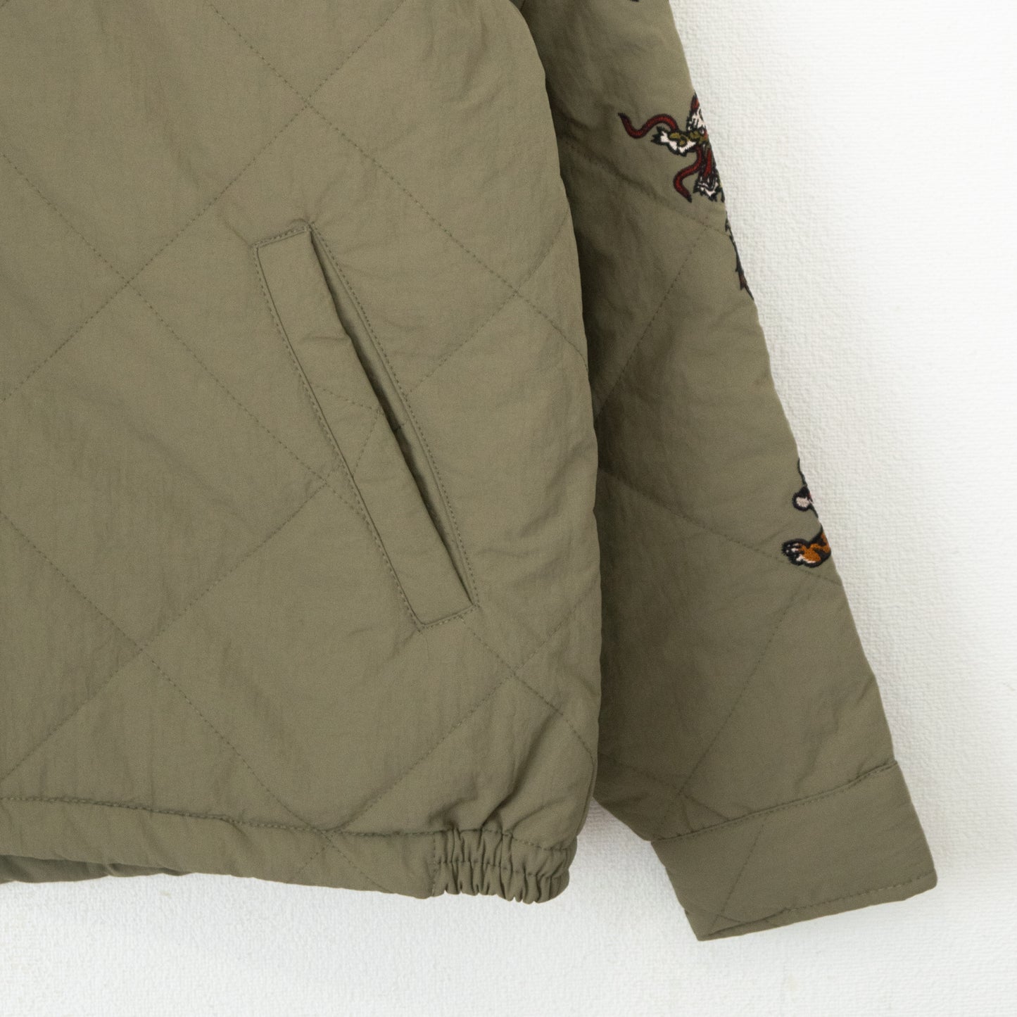 POWER TO THE PEOPLE 虎龍刺繍 キルティング ジャケット KHAKI