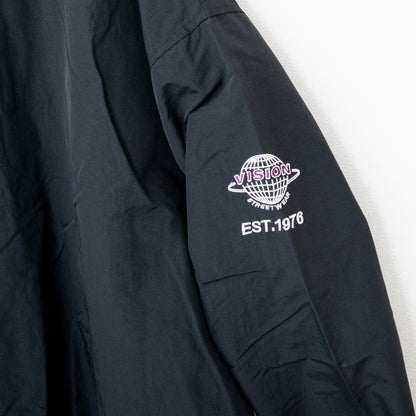 VISION STREET WEAR ＜ユニセックス＞ハーフZIPナイロンプルオーバー BLACK