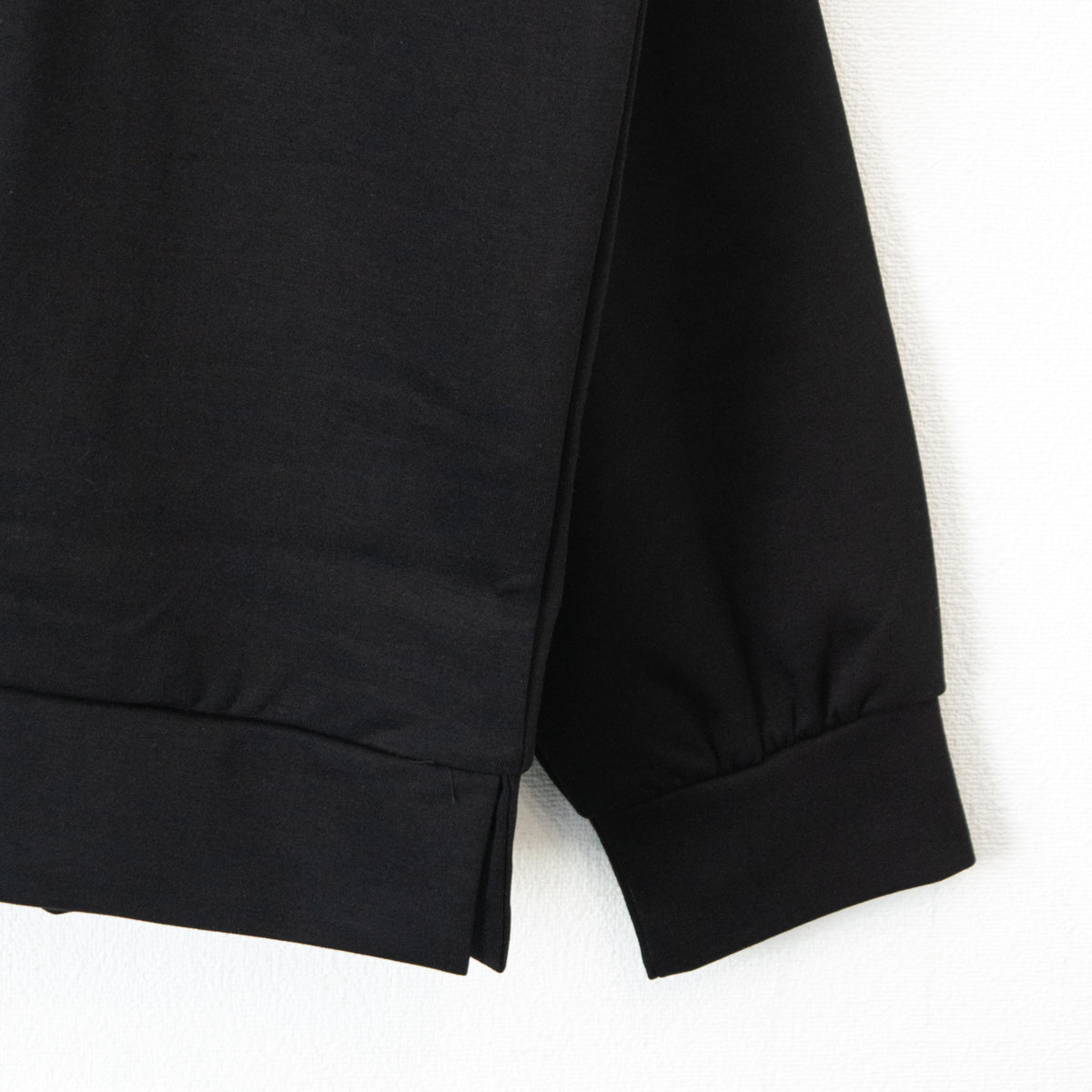 Silk Touch Cardboard Knit Back Print Crew Neck Top BLACK