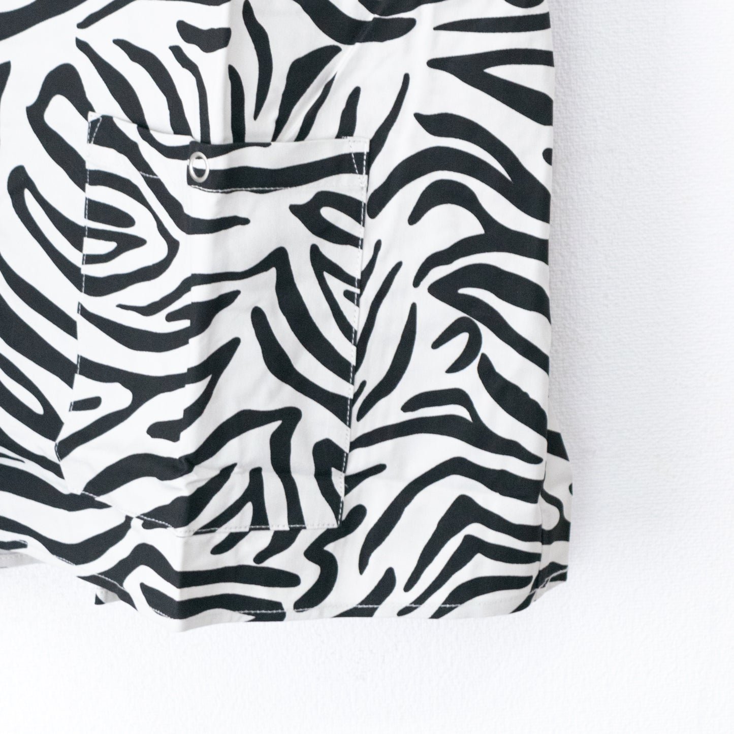 Revo. Zebra Pattern Cleric Short Sleeve Shirt GRAY