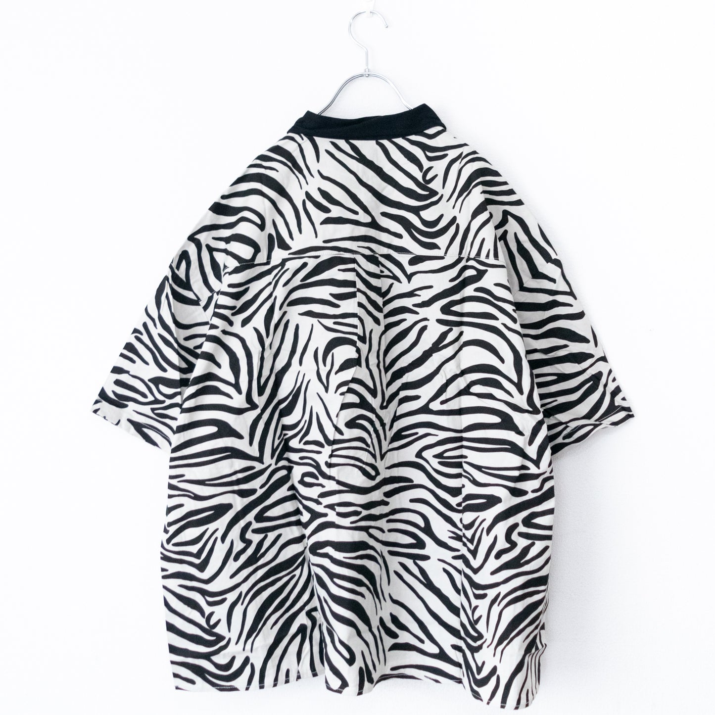 Revo. Zebra Pattern Cleric Short Sleeve Shirt GRAY