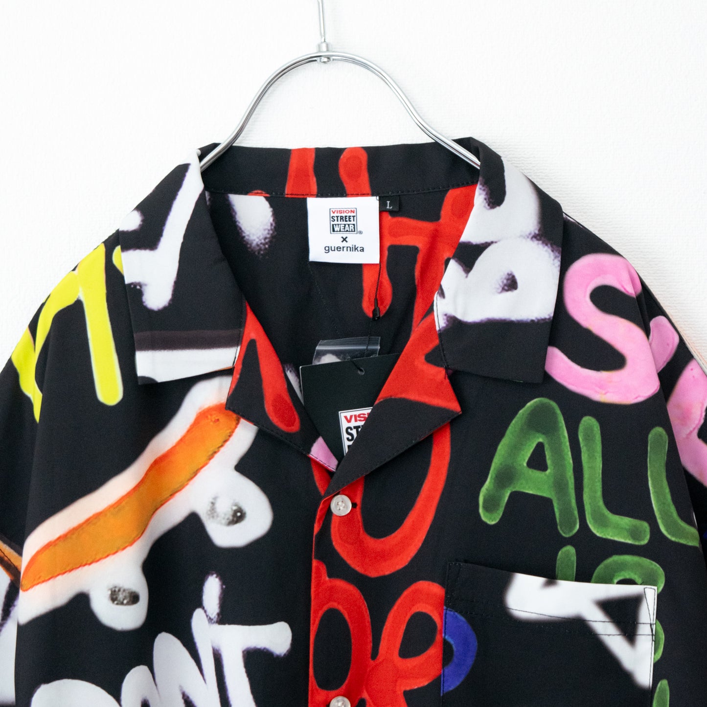 VISION STREET WEAR guernika all-over print shirt BLACK