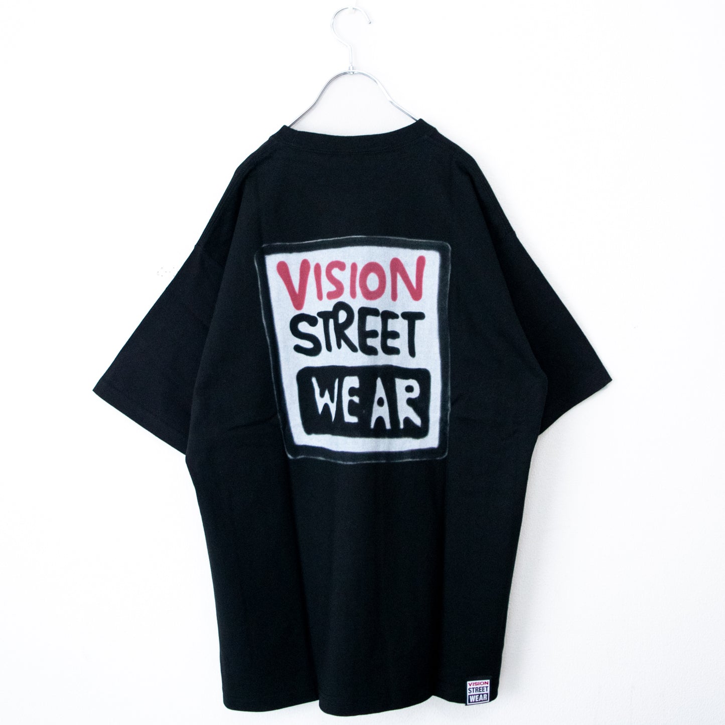 VISION STREET WEAR guernika mag logo T-shirt BLACK