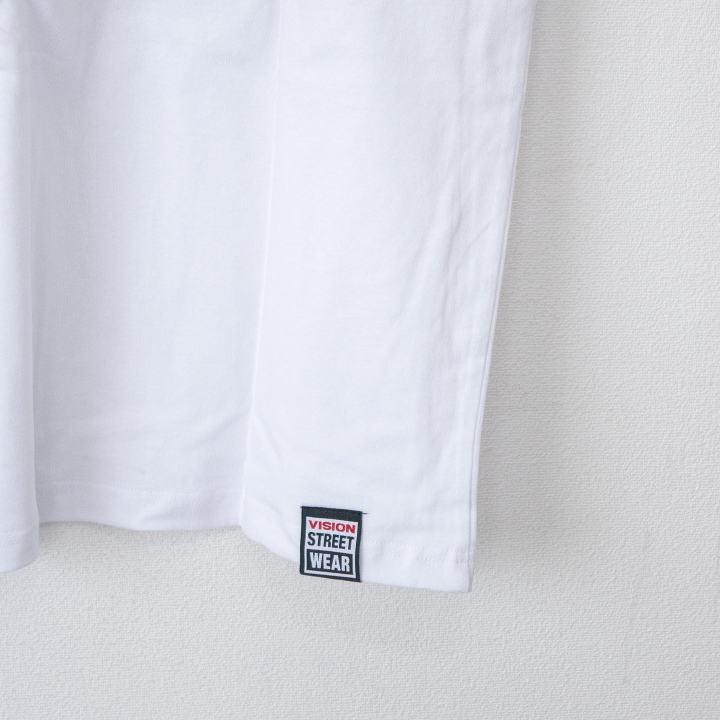 VISION STREET WEAR guernika Mag Logo T-shirt WHITE