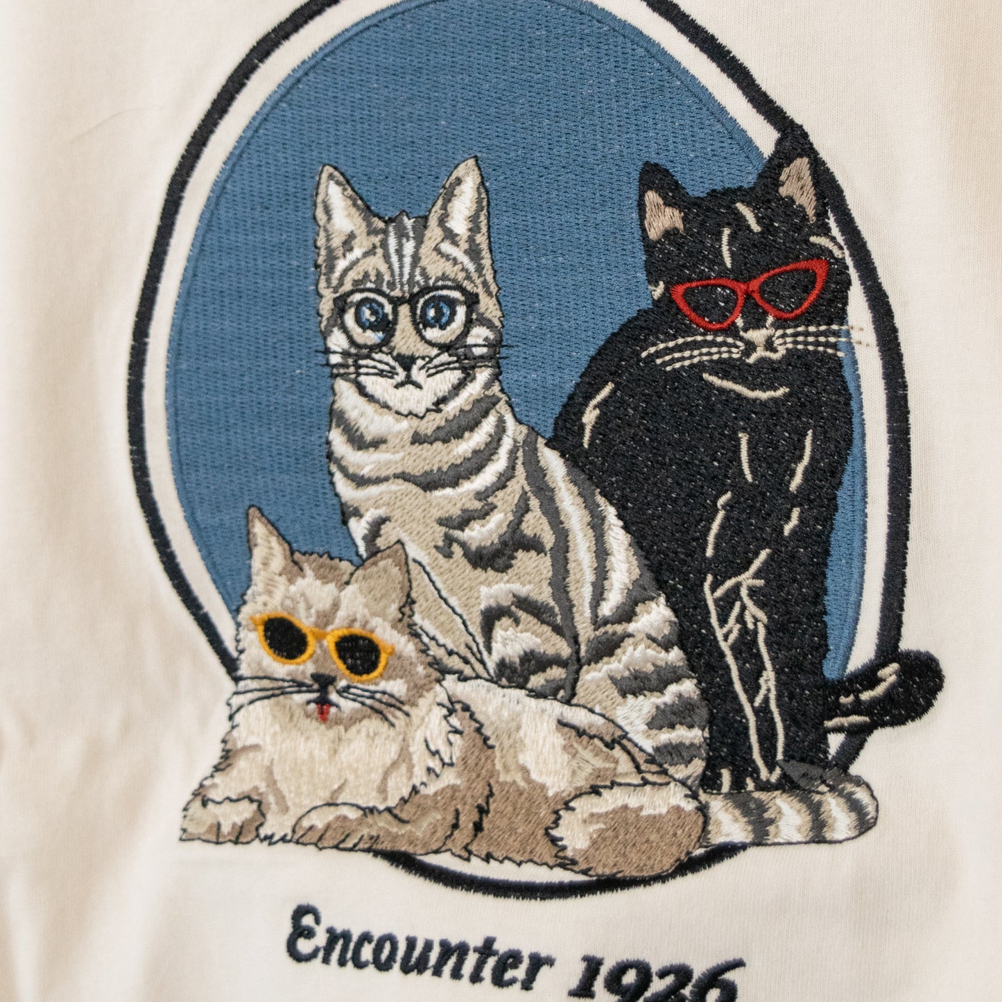 POWER TO THE PEOPLE Cat Embroidery Shirt OFF WHITE