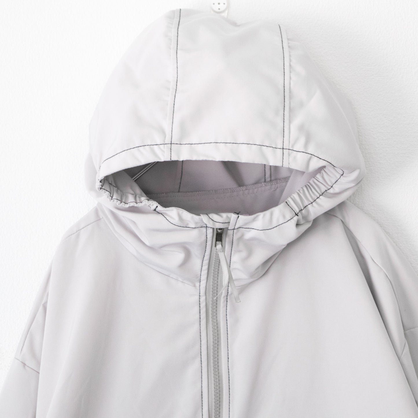 SEQUENZ/HOODED ANORAK JACKET / オーバーサイズ アノラック フード 刺繍 ドローコード LIGHT GRAY