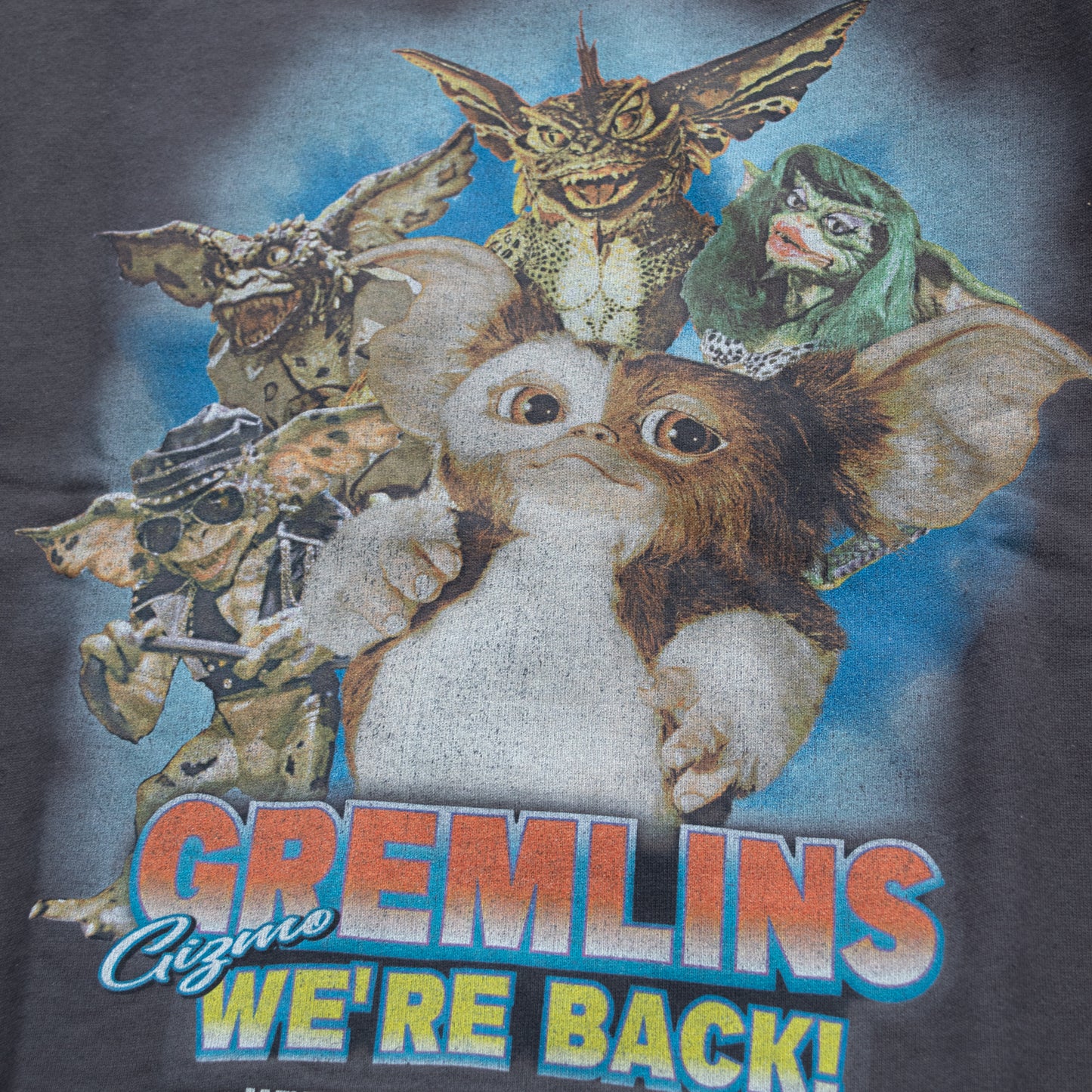 グレムリン GREMLINS フォトプリントトレーナー CHARCOAL