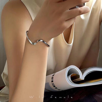 ウェーブ バングル SILVER