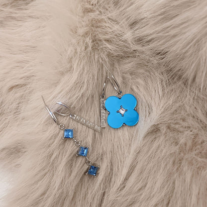 METALLIC FLOWER ASYMMETRIC EARRINGS BLUE SILVER