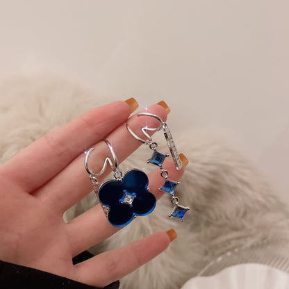 METALLIC FLOWER ASYMMETRIC EARRINGS BLUE SILVER