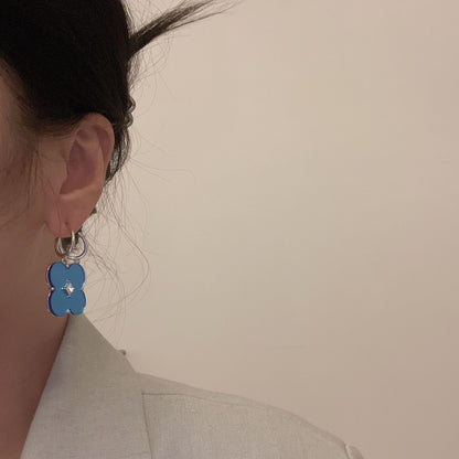 METALLIC FLOWER ASYMMETRIC EARRINGS BLUE SILVER