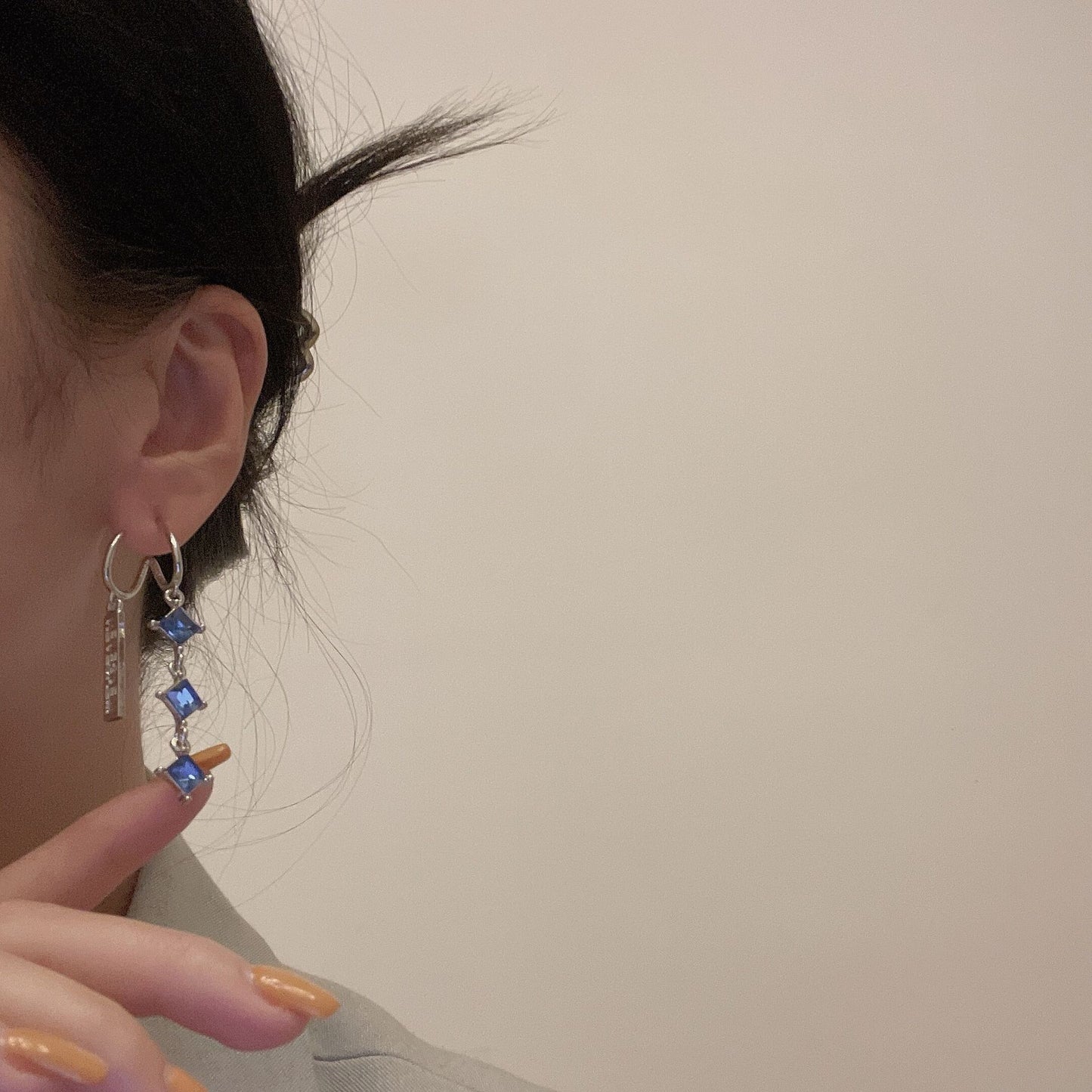 Metallic Flower Asymmetric Earrings Blue Silver