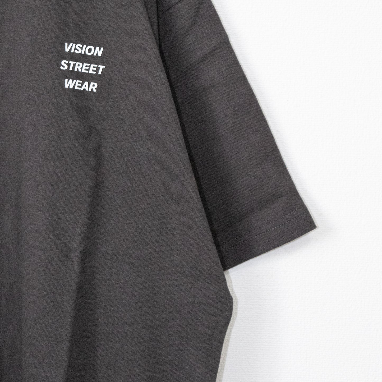 VISION STREET WEAR レトロショップイラストTシャツ