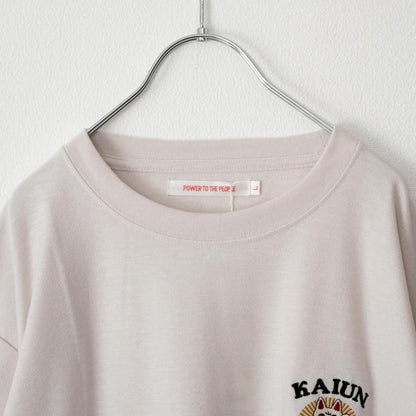 POWER TO THE PEOPLE JAPAN Series 梨地 和柄ワンポイント 刺繍 Tシャツ 招き猫 OFF WHITE