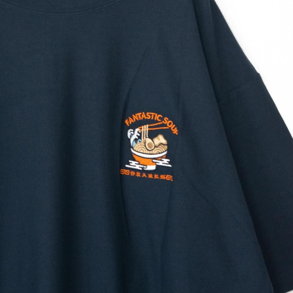 POWER TO THE PEOPLE JAPAN Series 梨地 RAMEN 刺繍 Tシャツ NAVY