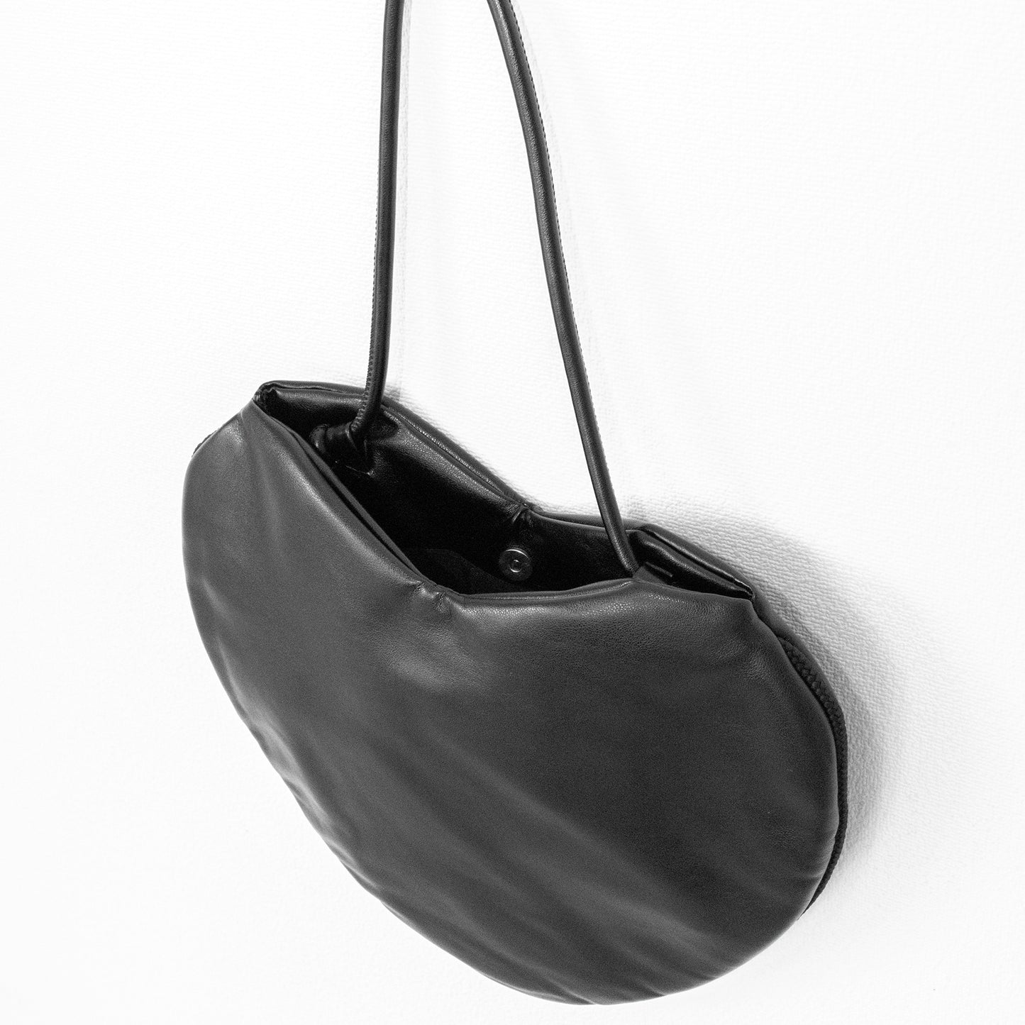 Heart-shaped flat tote bag BLACK