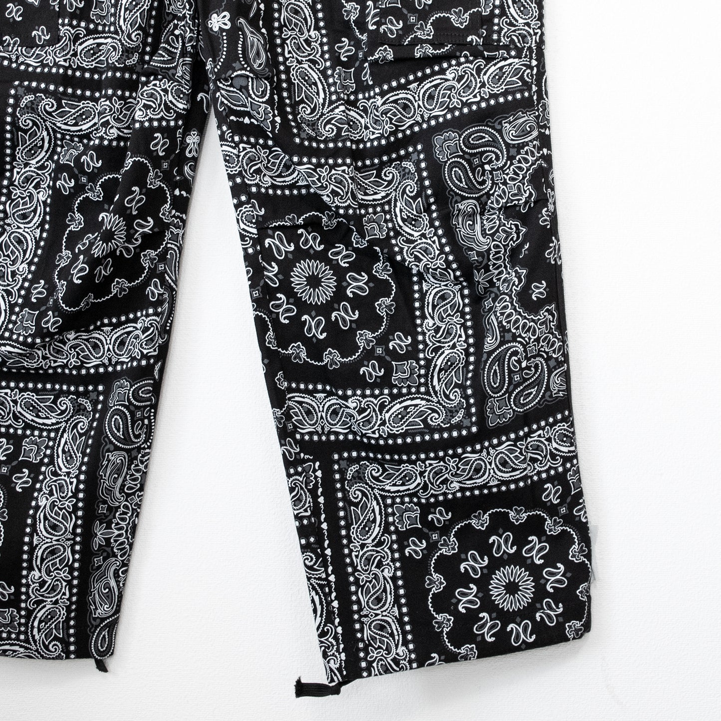 Paisley pattern cargo pants BLACK