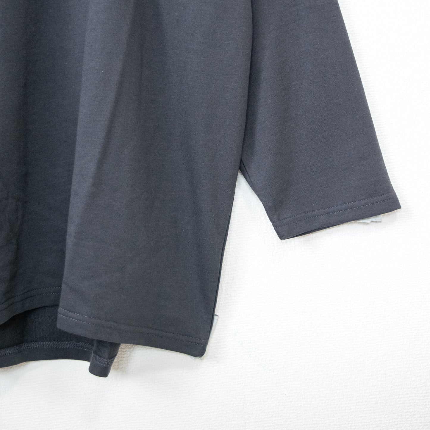 PEANUTS Snoopy One-Mile Wear Set (Top and Bottoms) in Charcoal [SALE]