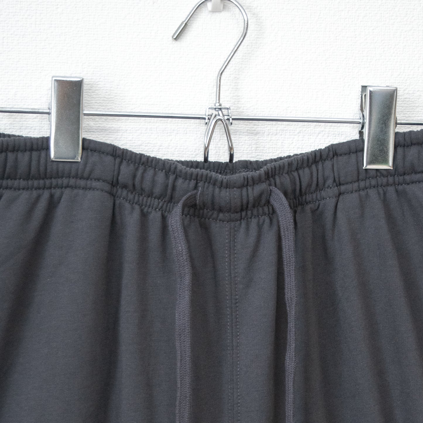 PEANUTS Snoopy One-Mile Wear Set (Top and Bottoms) in Charcoal [SALE]