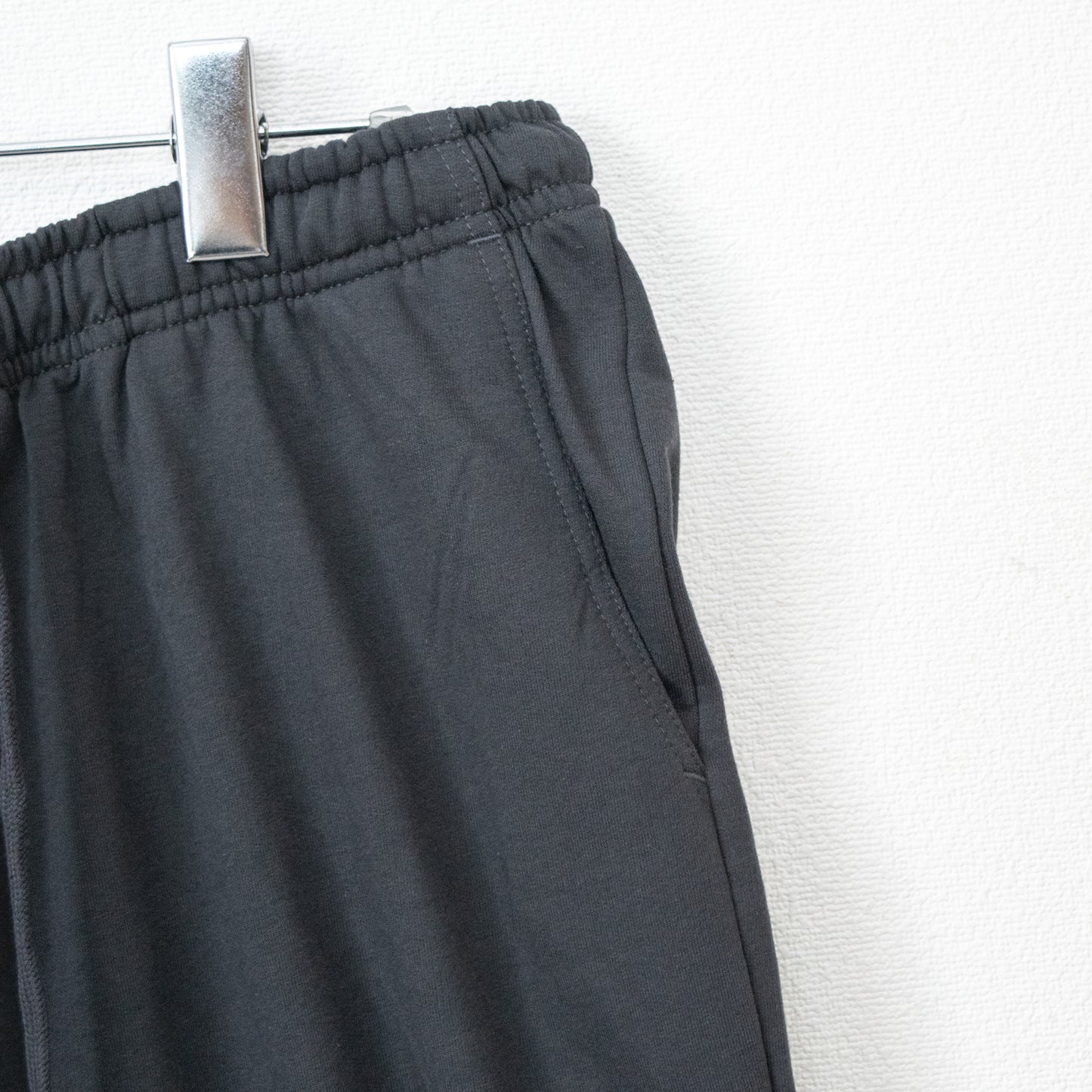 PEANUTS Snoopy One-Mile Wear Set (Top and Bottoms) in Charcoal [SALE]