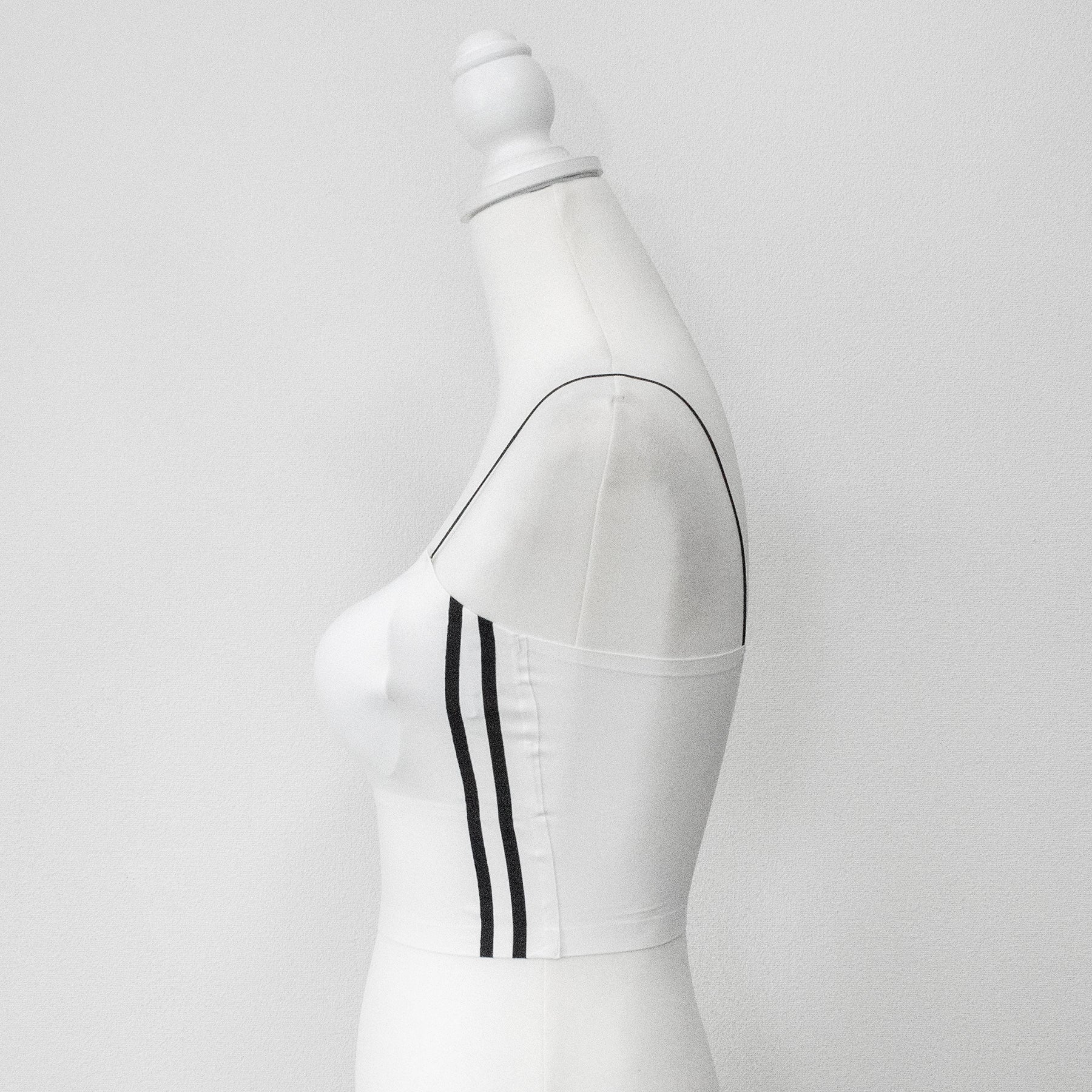 Side Line Cool Touch Sporty Bra Top (2 color) - YOUAREMYPOISON